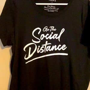Size 2 torrid social distance slim tee black